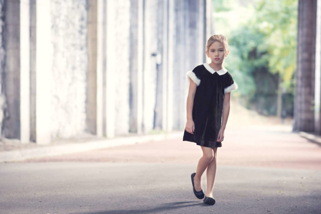 girl modeling in tunnel